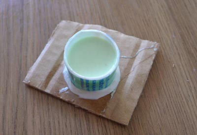 Образец пластиковой детали залит силиконом